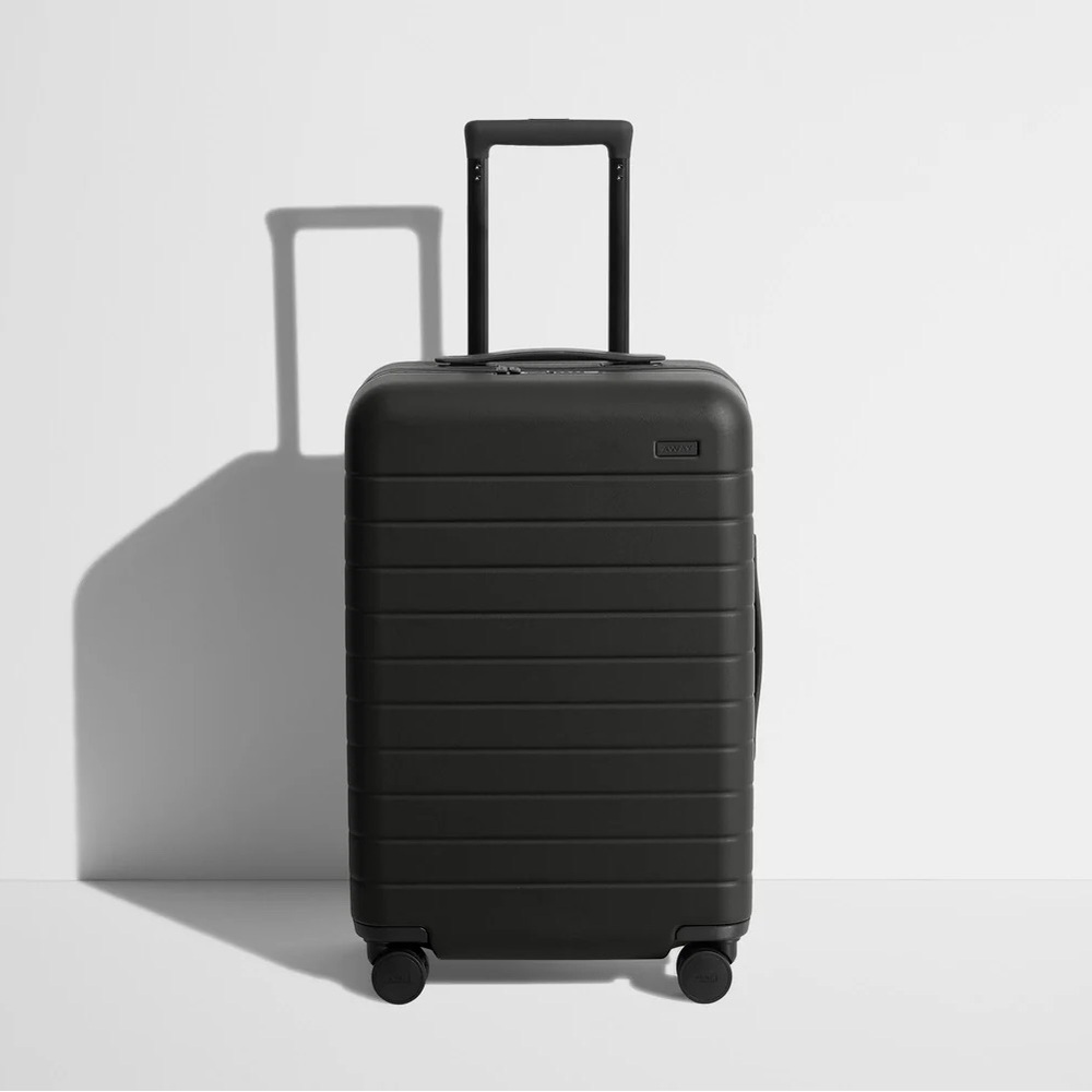 Away The Bigger Carry On- Black